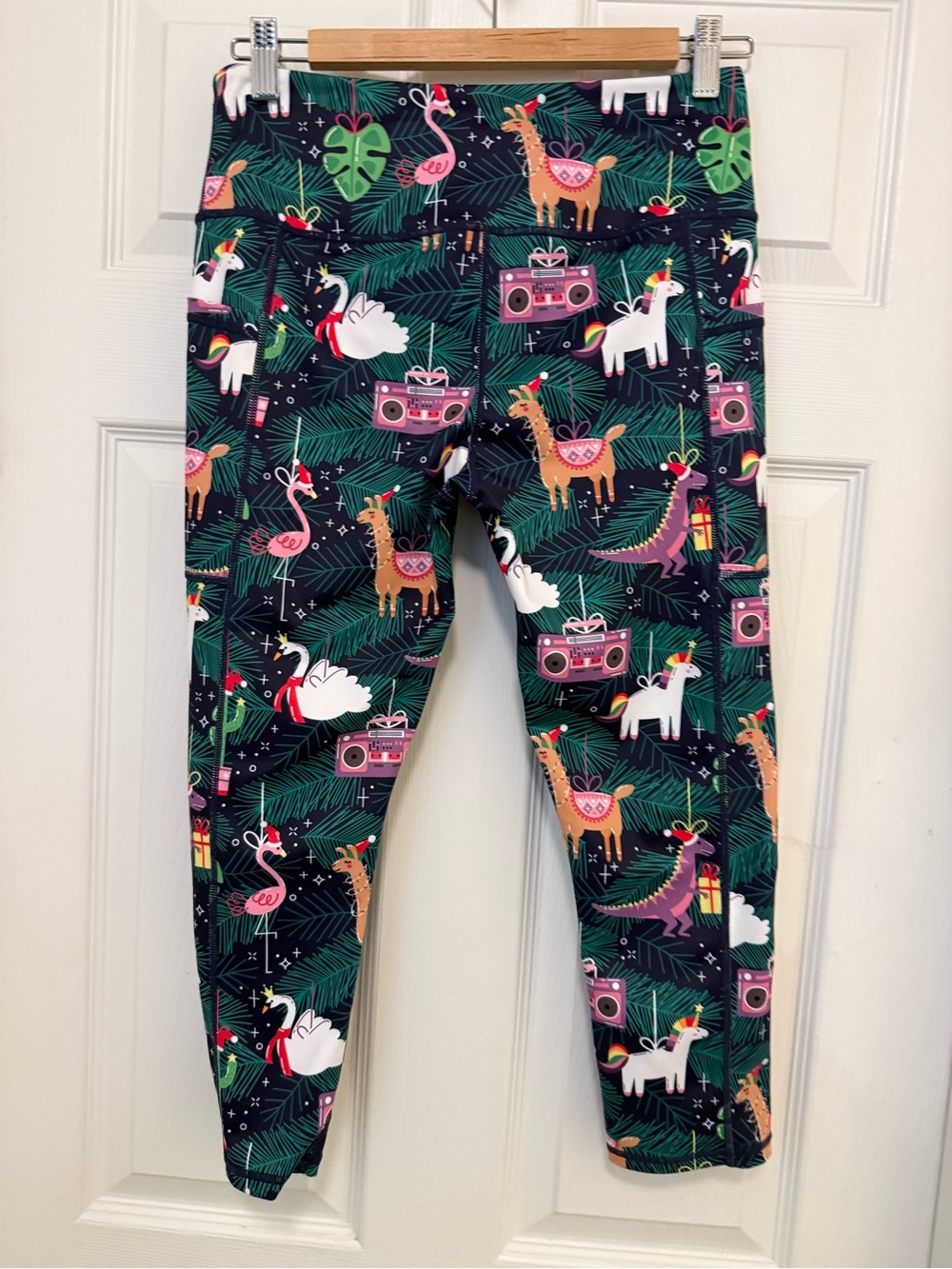 NWOT Constantly Varied Gear Holiday Magic Capri Leggings - Picture 2 of 3